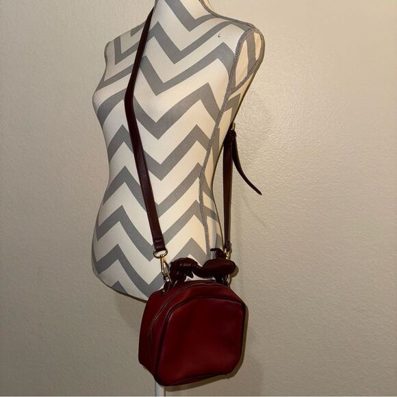 Sole Society Douga Burgundy Red Square Zipper Adjustable Crossbody Handbag - Picture 3 of 16